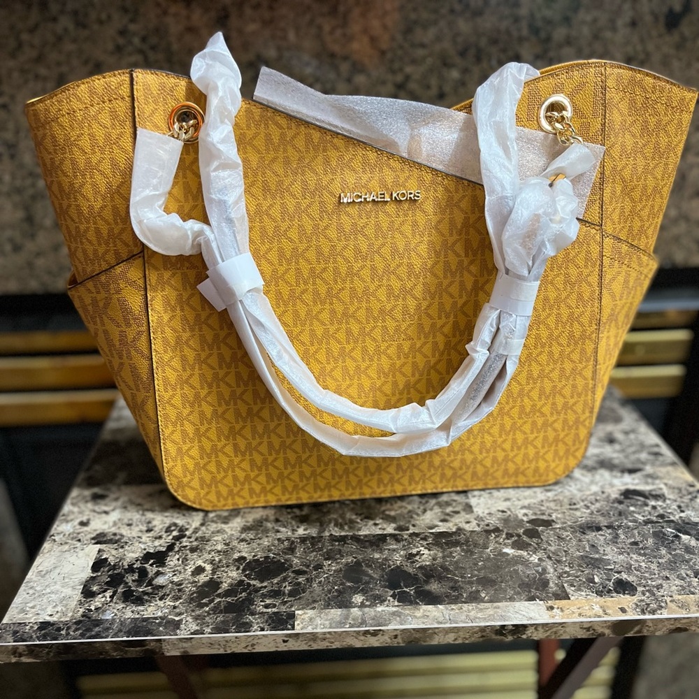 Michael Kors- Jet Set Large Logo Shoulder Bag